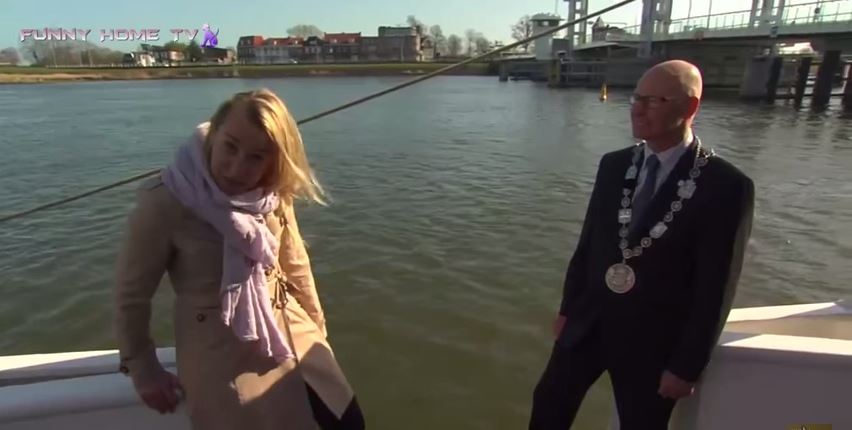 Η ρεπόρτερ τα έκανε… μούσκεμα – ΒΙΝΤΕΟ