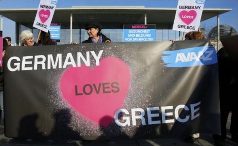 Συγκέντρωση υπέρ της Ελλάδας έξω από την Καγκελαρία στο Βερολίνο – ΦΩΤΟ – ΤΩΡΑ