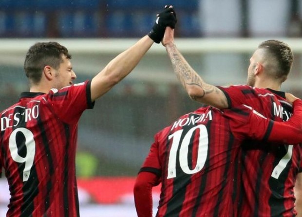 Νίκη με “ζωγραφιές” για Μίλαν – BINTEO