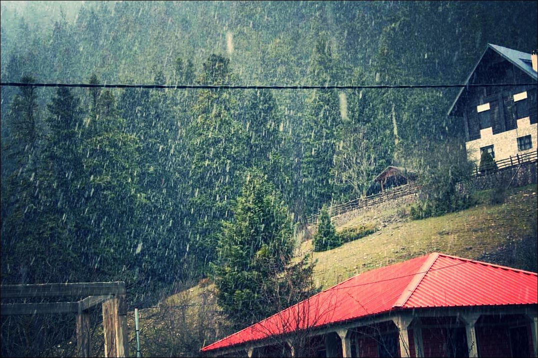 Χιονίζει στο Περτούλι – ΦΩΤΟ