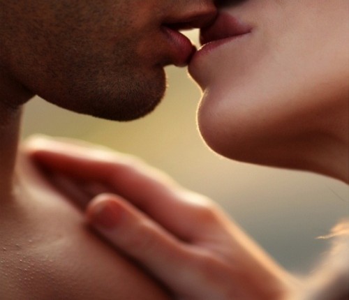 Έρωτας: Τι δείχνει ο τρόπος που σε φιλάει