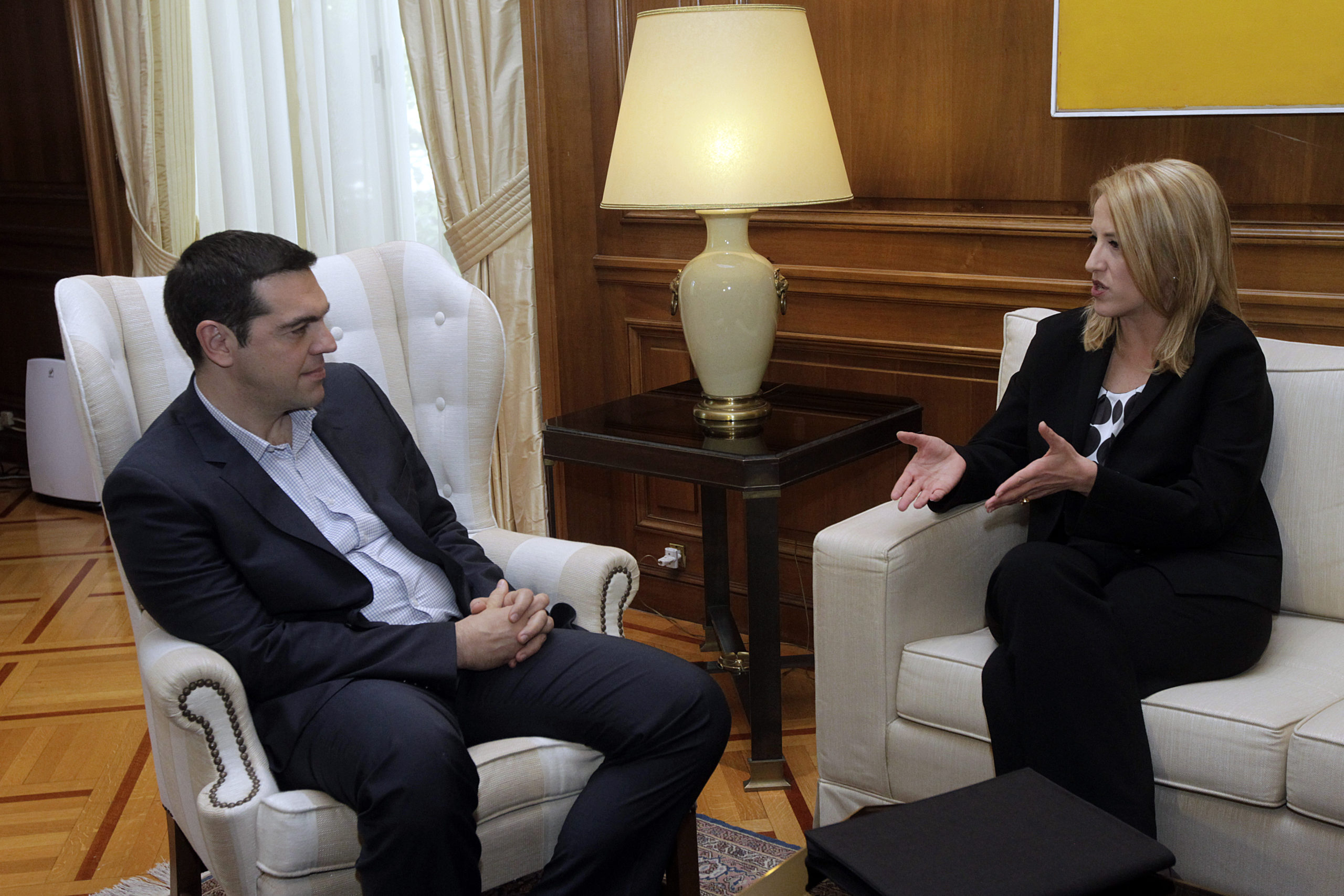 Η Δούρου στον Τσίπρα: Θα συμβάλουμε στην εθνική σας προσπάθεια