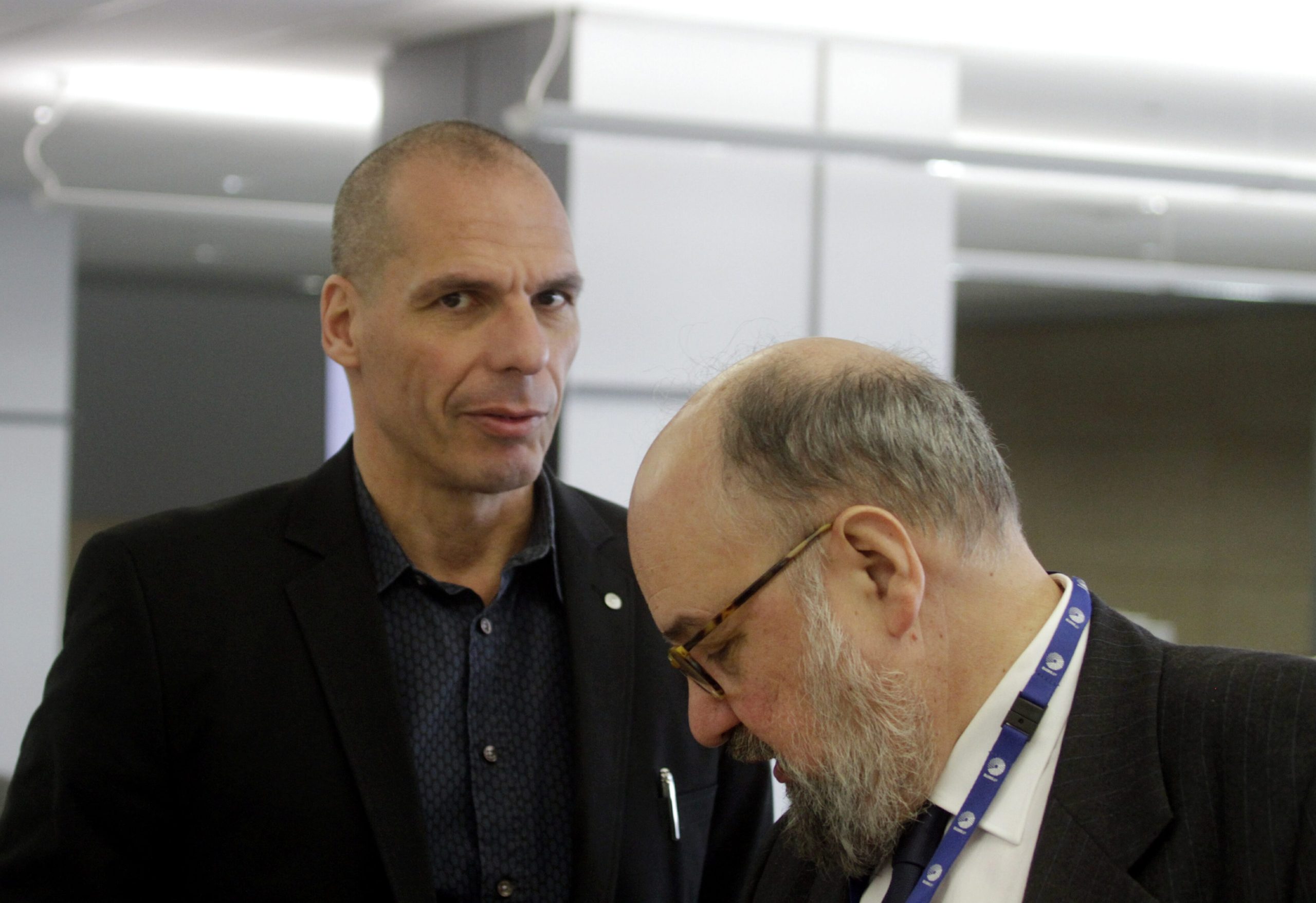 Χαρακτήρισαν «τζογαδόρο» και «ερασιτέχνη» τον Βαρουφάκη