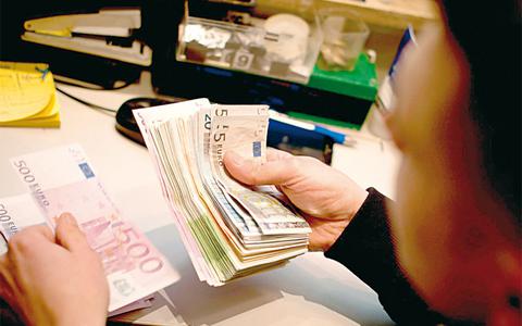 Καταργούνται τα πρόστιμα για εκπρόθεσμες οφειλές προς τους ΟΤΑ