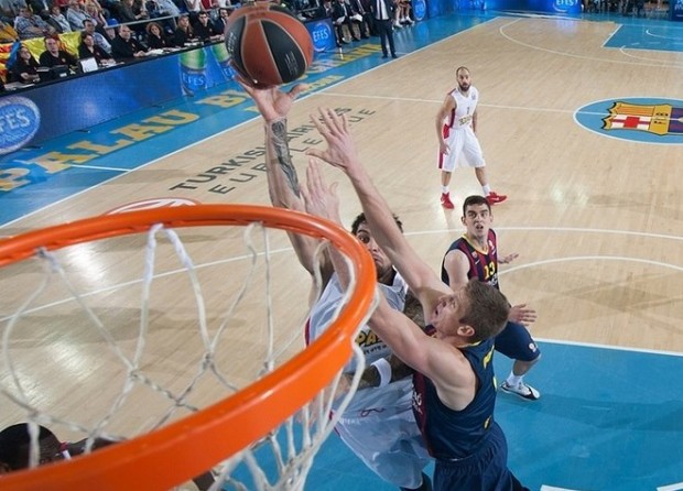 Ολυμπιακός – Μπαρτσελόνα 59-60 (30′)