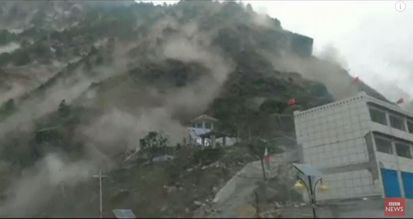 Συγκλονιστικό βίντεο από τη στιγμή του φονικού σεισμού στο Θιβέτ