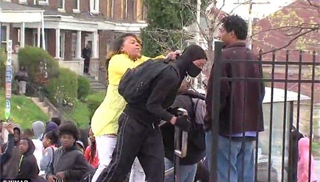 Βαλτιμόρη- Πήγε να τα “σπάσει” και τον έδειρε η μητέρα του – ΒΙΝΤΕΟ