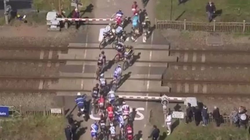 Παραλίγο τραγωδία σε ποδηλατικό αγώνα – ΒΙΝΤΕΟ