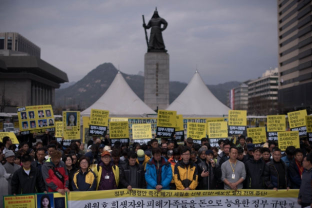 Πορεία για την τραγωδία του Sewol – ΦΩΤΟ