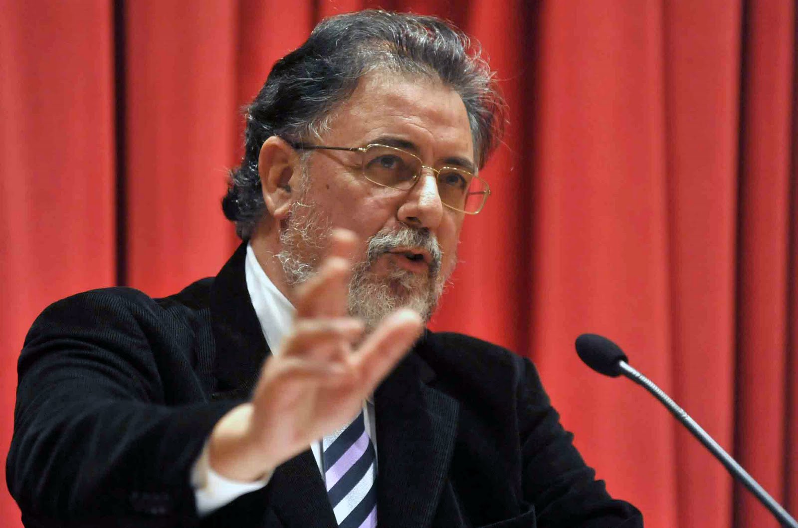 Κατά της επέμβασης των ΜΑΤ στην Πρυτανεία ο Πανούσης