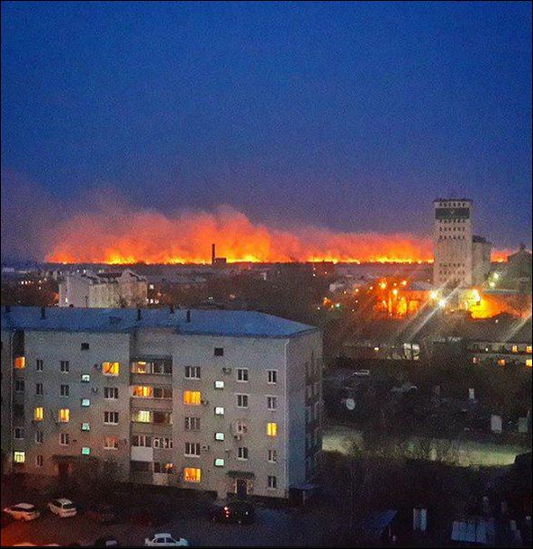 Συναγερμός στη Ρωσία από τεράστια πυρκαγιά σε πόλη 200.000 κατοίκων – ΦΩΤΟ