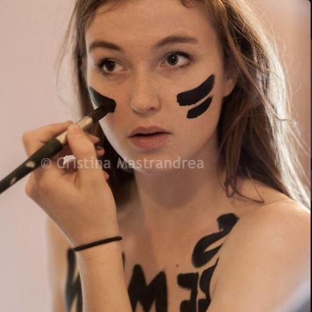 “Είμαι ανεξάρτητη ακτιβίστρια” λέει η γυναίκα που επιτέθηκε στον Ντράγκι