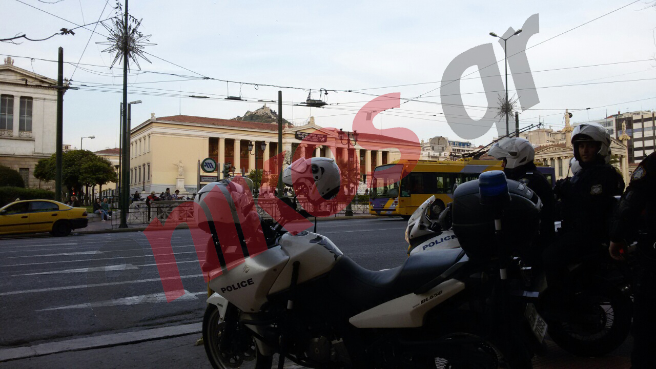 Ισχυρή αστυνομική παρουσία γύρω από την Πρυτανεία – ΦΩΤΟ