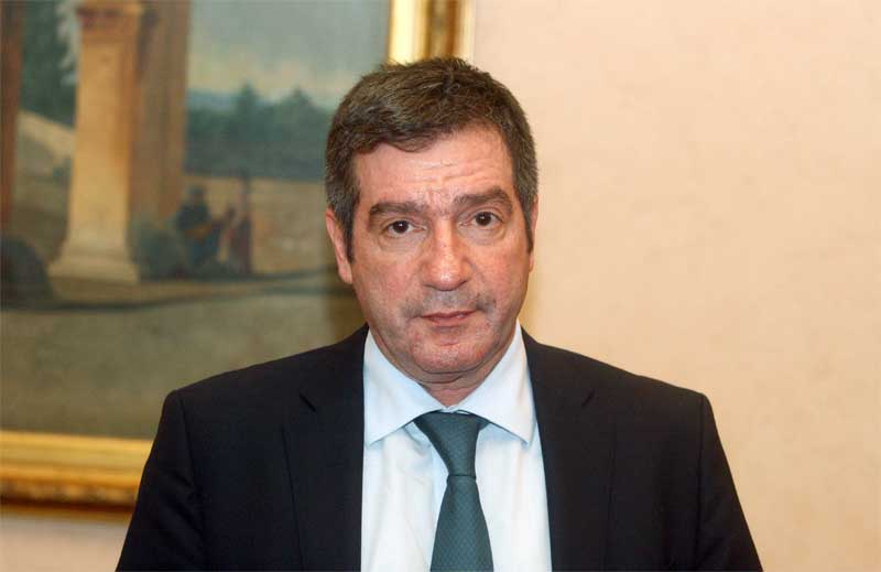 Να φιλοξενηθούν οι πρόσφυγες στα ακατοίκητα κτίρια της Αθήνας προτείνει ο Καμίνης