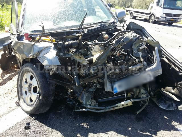 Νταλίκα συγκρούστηκε με Ι.Χ. στη Στυλίδα – ΦΩΤΟ