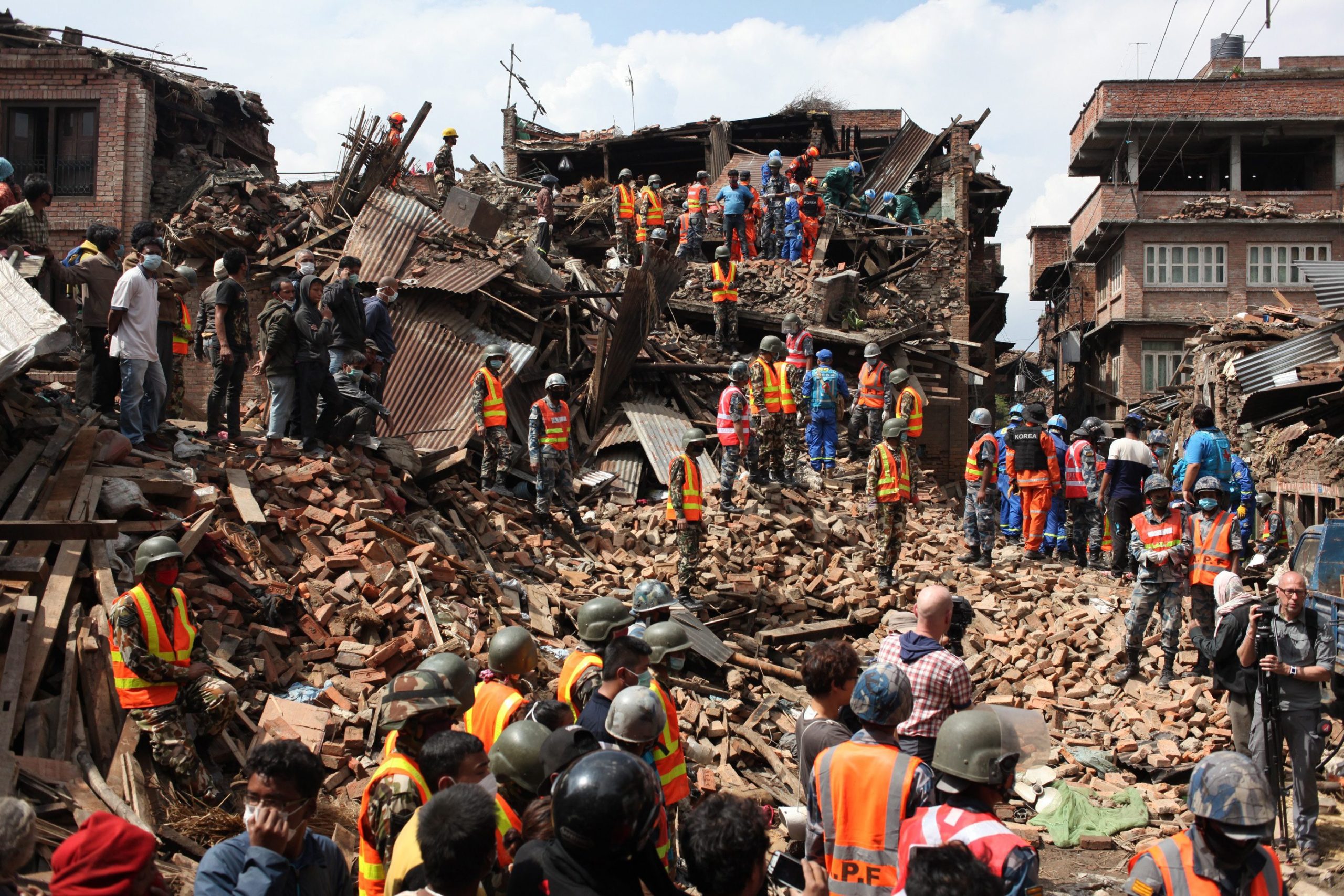 Στο Παρίσι αεροσκάφος με 206 επιζήσαντες του σεισμού στο Νεπάλ