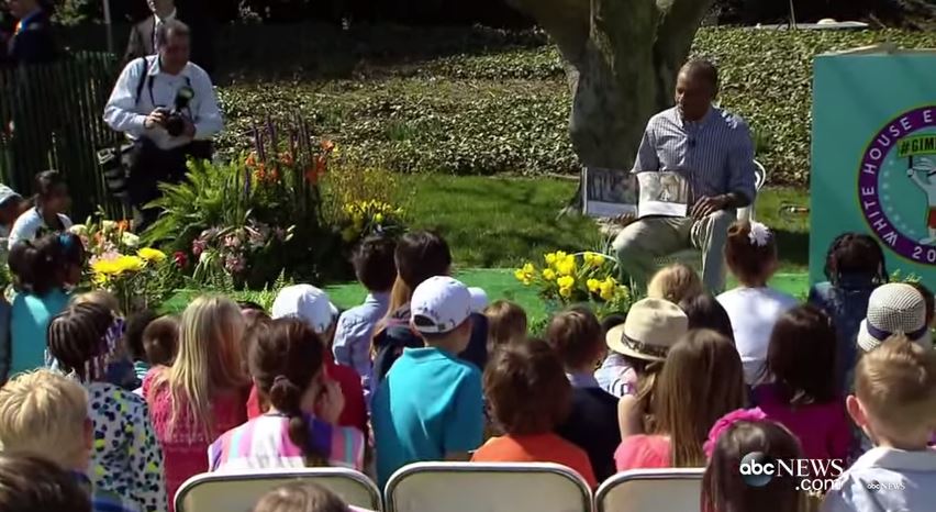 Σμήνος από μέλισσες διέκοψε το… παραμύθι του Ομπάμα – ΒΙΝΤΕΟ