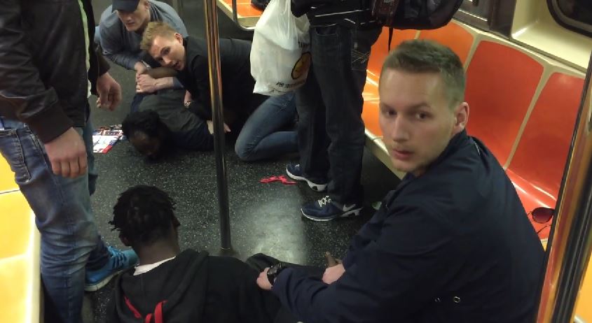 Σουηδοί αστυνομικοί σε καυγά στο μετρό της Νέας Υόρκης – ΒΙΝΤΕΟ