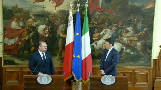 Ρέντσι: Δύο πλεούμενα με 400 μετανάστες έχουν εκπέμψει SOS