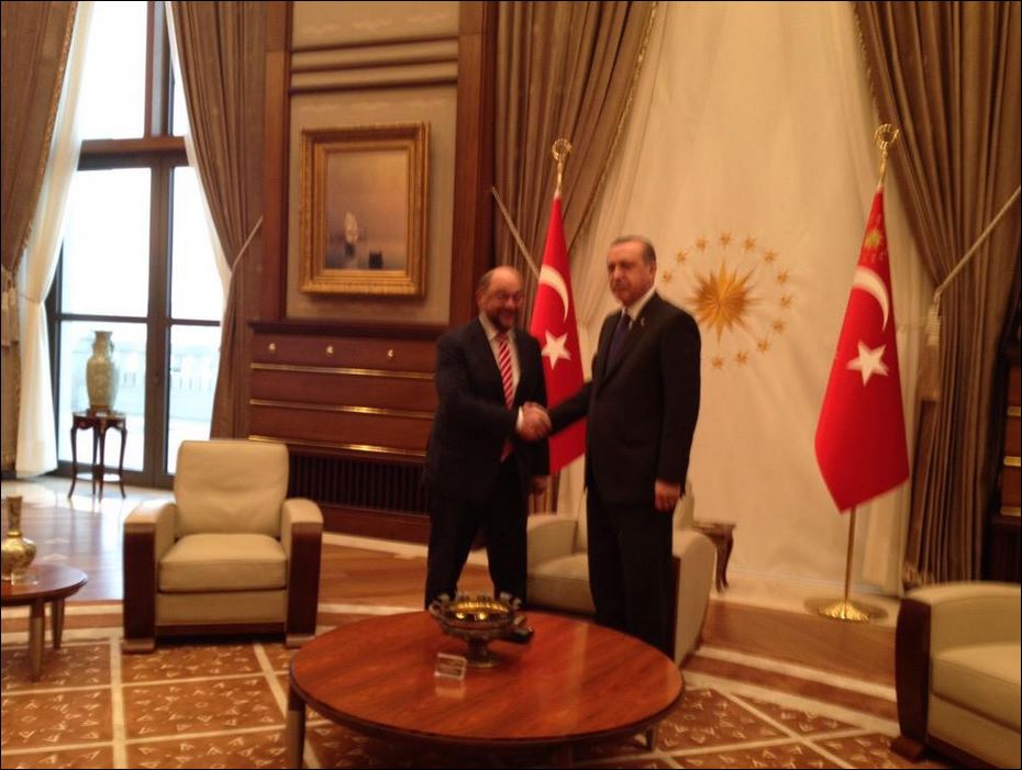 Ο Σουλτς συναντήθηκε με τον Ερντογάν – ΦΩΤΟ