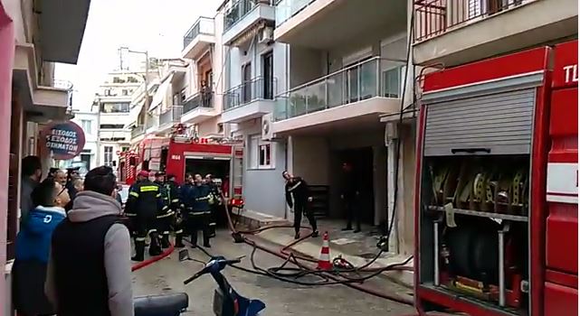 Φωτιά σε δωμάτιο 4ου ορόφου – ΒΙΝΤΕΟ