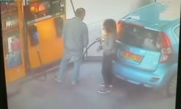 Της είπε όχι και του έβαλε φωτιά στο πρατήριο! – ΒΙΝΤΕΟ