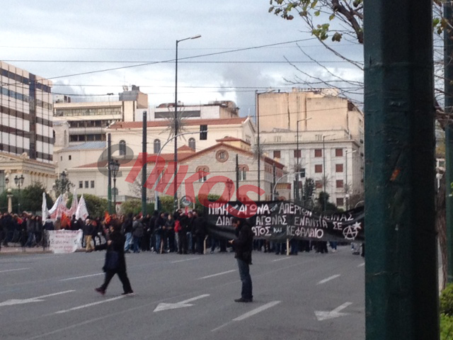 Σε εξέλιξη η πορεία αντιεξουσιαστών – Κλειστή η Πανεπιστημίου – ΦΩΤΟ