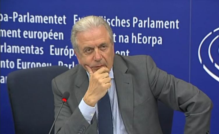 Αβραμόπουλος: Πως να αντιμετωπίσουμε τους δουλεμπόρους εάν δεν μπορούμε να τους πλησιάσουμε;