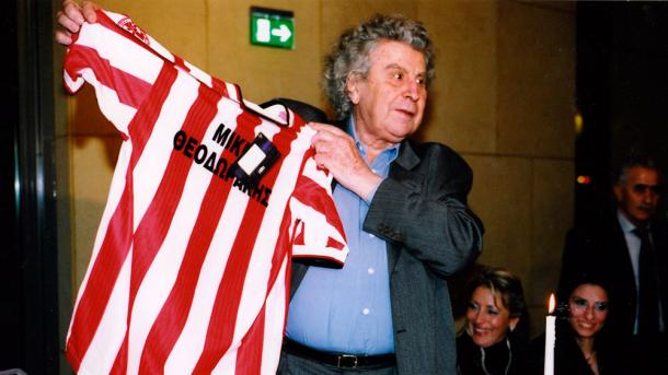 Αφιερωμένο στον Μίκη Θεοδωράκη το 42ο