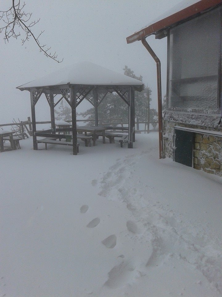 Ξεπέρασε τα 20 εκατοστά το χιόνι στην Πάρνηθα – ΦΩΤΟ