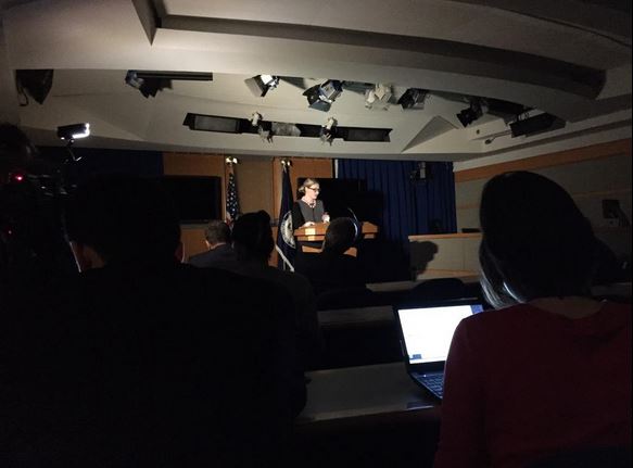 Συνέντευξη Τύπου στα σκοτεινά στo Στέιτ Ντιπάρτμεντ – ΦΩΤΟ