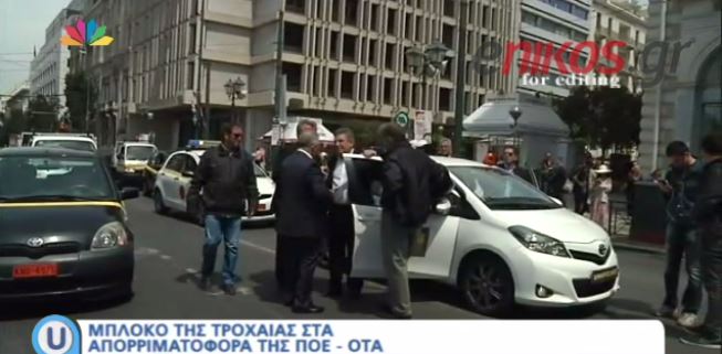 Μπλόκο της τροχαίας στα απορριμματοφόρα της ΠΟΕ- ΟΤΑ- ΒΙΝΤΕΟ