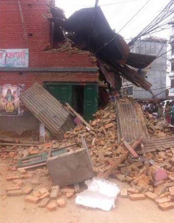 Εκατοντάδες νεκροί από τον σεισμό στο Νεπάλ