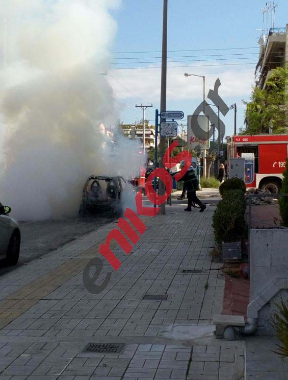 “Λαμπάδιασε” αυτοκίνητο στην Αργυρούπολη – ΦΩΤΟ