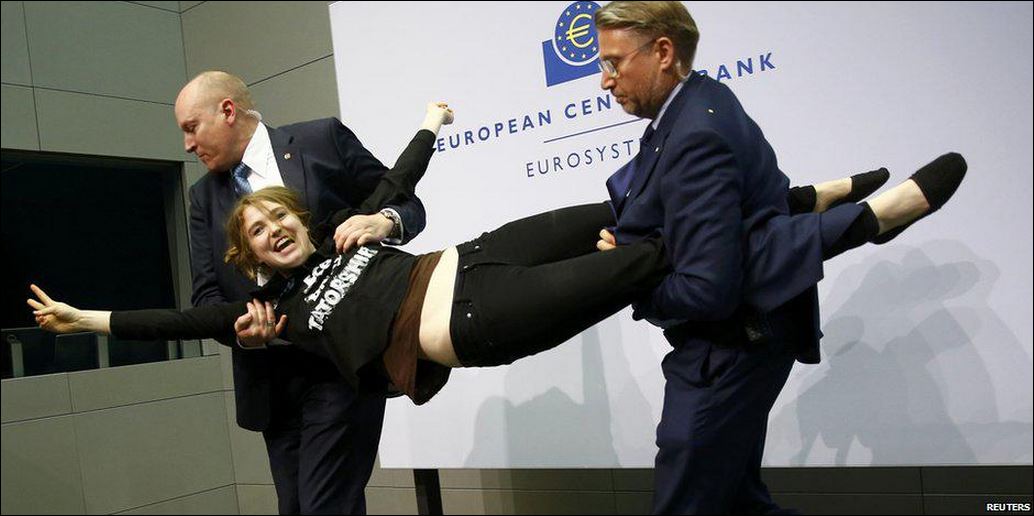 Οι Femen ανέλαβαν την ευθύνη για την “επίθεση” στον Ντράγκι