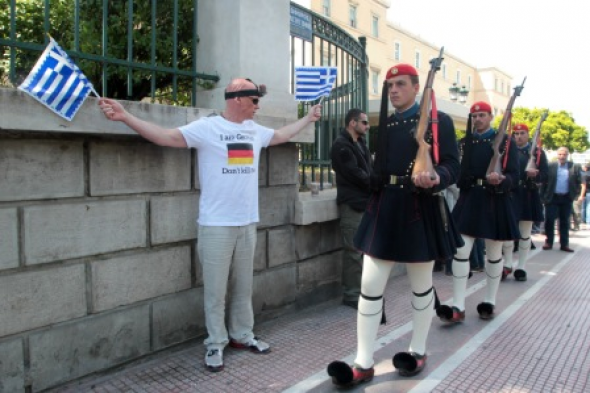 Ο τουρίστας με το μπλουζάκι: “Είμαι Γερμανός. Μη με σκοτώσετε”