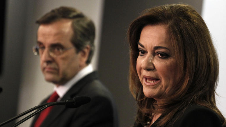 Τα χαμόγελα και η χειραψία του Σαμαρά με την Μπακογιάννη – ΦΩΤΟ