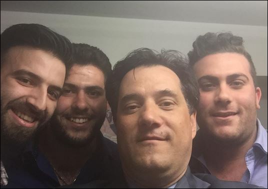 Η selfie του Άδωνι με ΟΝΝΕΔίτες – ΦΩΤΟ