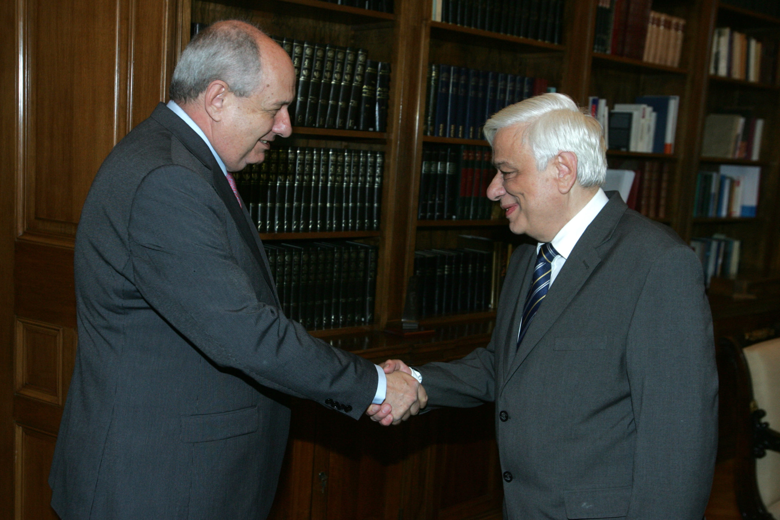 Παυλόπουλος: Δεν χωρούν σε κρίσιμες ώρες οι στείρες κομματικές αντιπαραθέσεις