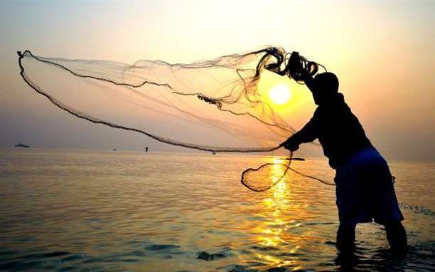 Δείτε τι έπιασε στα δίχτυα του ψαράς στον Έβρο- ΒΙΝΤΕΟ