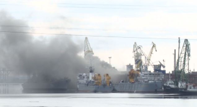 Ο καπνός από το φλεγόμενο ρωσικό πυρηνικό υποβρύχιο – ΒΙΝΤΕΟ