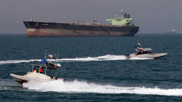 Δυνάμεις του Ιράν άνοιξαν πυρ κατά αμερικανικού πλοίου