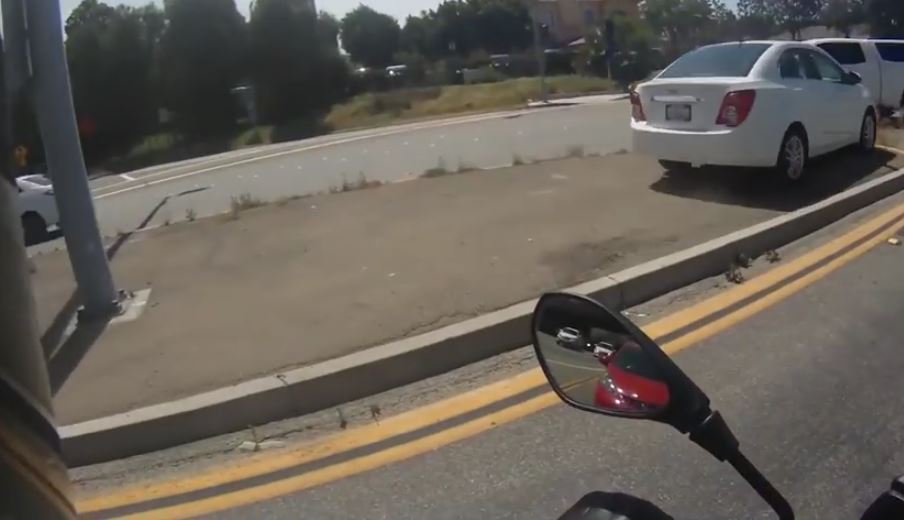 Οδηγός αφηρημένος και… επικίνδυνος – ΒΙΝΤΕΟ