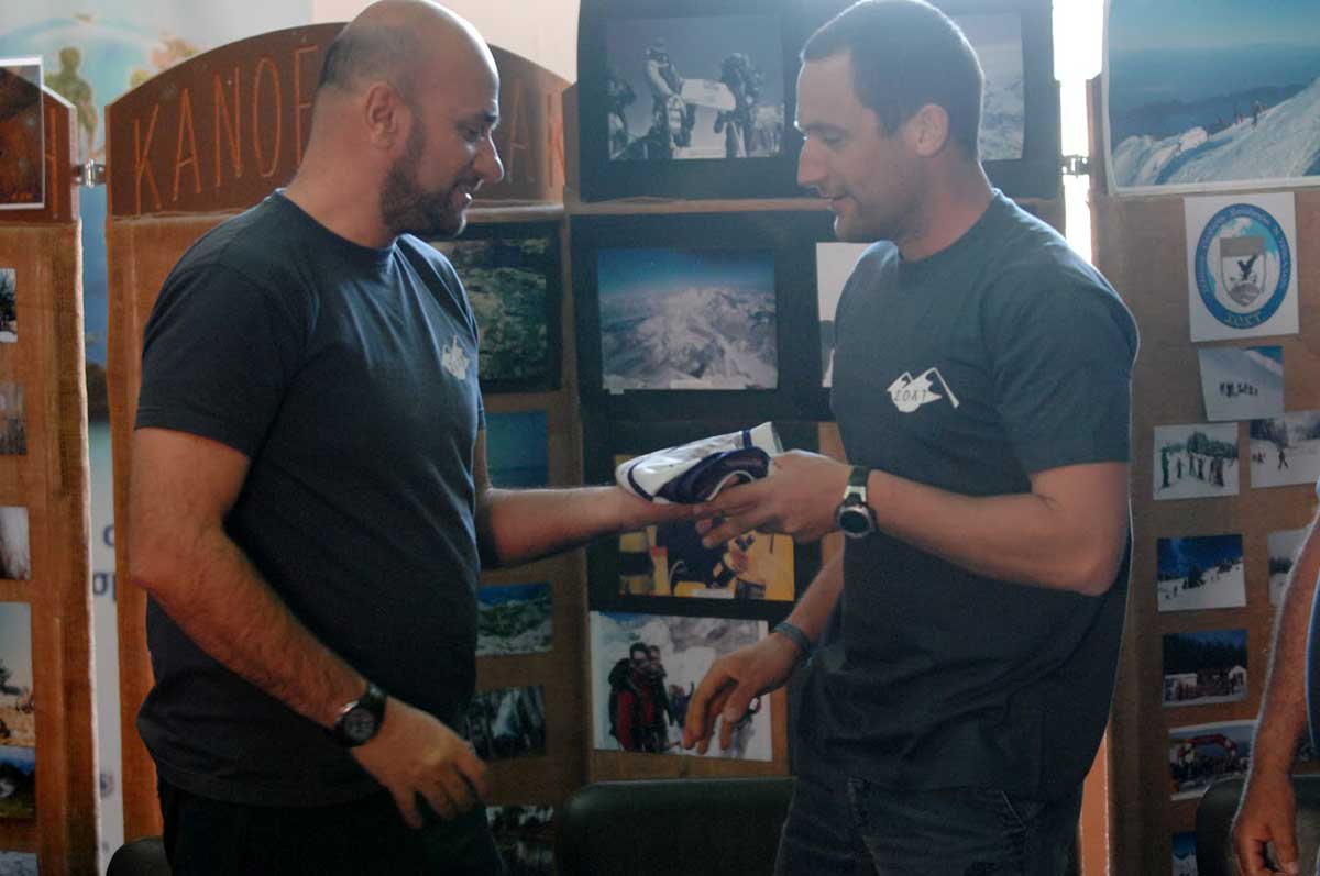 Άγιο είχαν Έλληνες ορειβάτες που εξαπατήθηκαν και δεν ανέβηκαν στο Έβερεστ