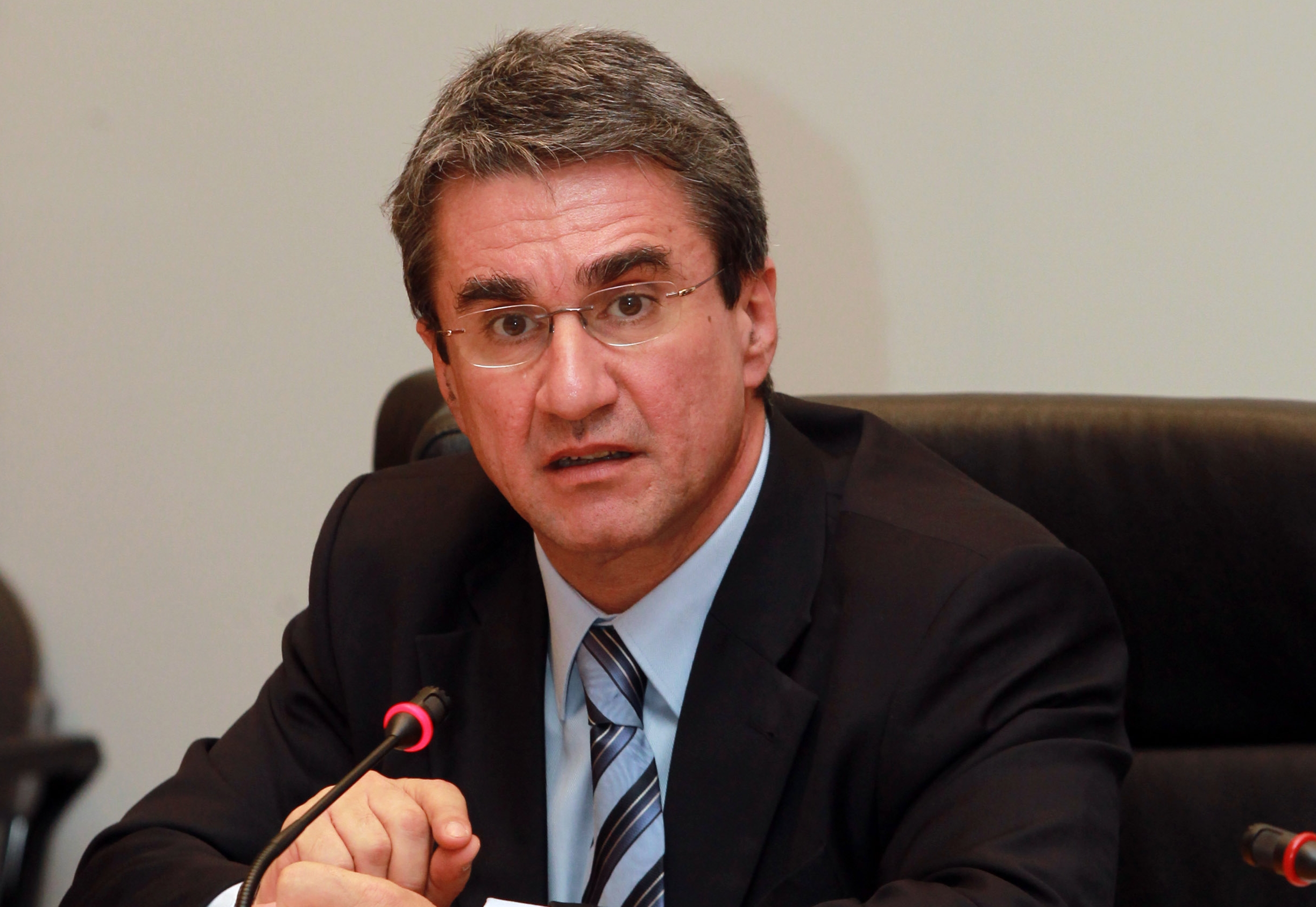 Λοβέρδος: Απούσα η κυβέρνηση…