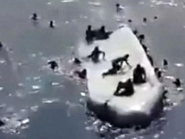 Μαρτυρία για την Λαμπεντούζα- Υπήρχαν μετανάστες κλειδωμένοι στο αμπάρι- ΒΙΝΤΕΟ- ΦΩΤΟ