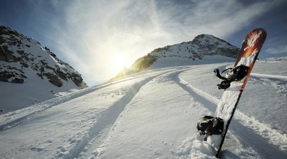 Χιονίζει στα χιονοδρομικά κέντρα του Καϊμακτσαλάν και του Πισοδερίου