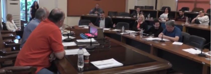 Χυδαιότητες και ύβρεις στο Δημοτικό Συμβούλιο Βόλου- ΒΙΝΤΕΟ