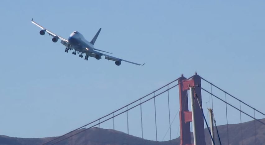 Boeing 747 “ξύνει” την κορυφή της γέφυρας Γκόλντεν Γκέιτ – ΒΙΝΤΕΟ