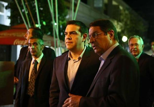 Ο νυχτερινός περίπατος του Αναστασιάδη με τον Τσίπρα στην Κύπρο – ΦΩΤΟ